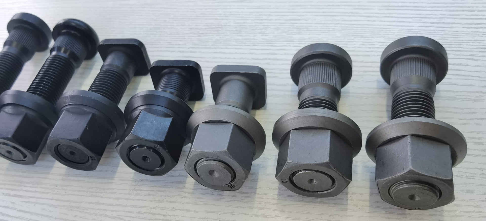 用于斯堪尼亚卡车轮毂螺栓10.9级