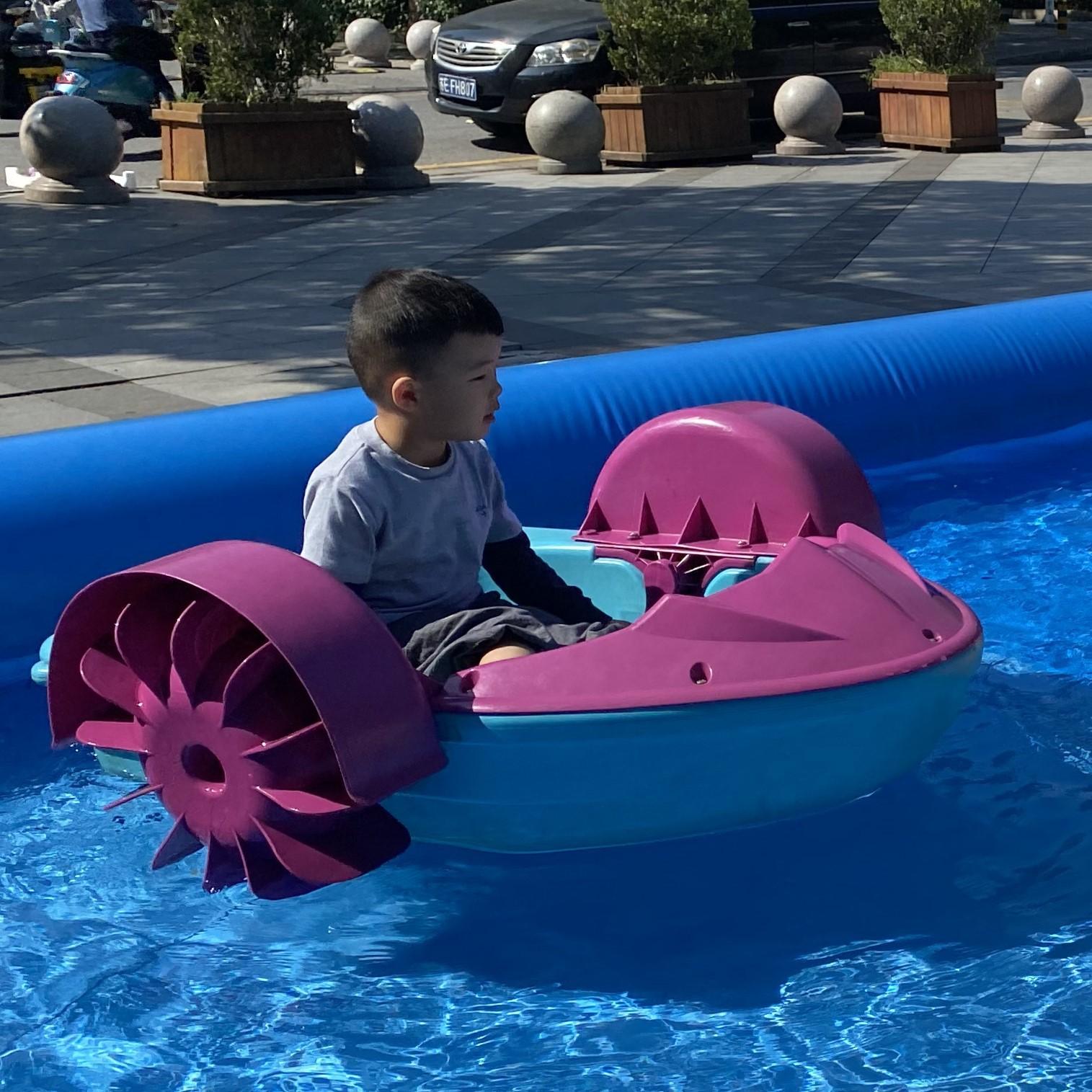 手摇船手划船工程塑料船塑料船pvc船单人船各类充气水池浅水池用