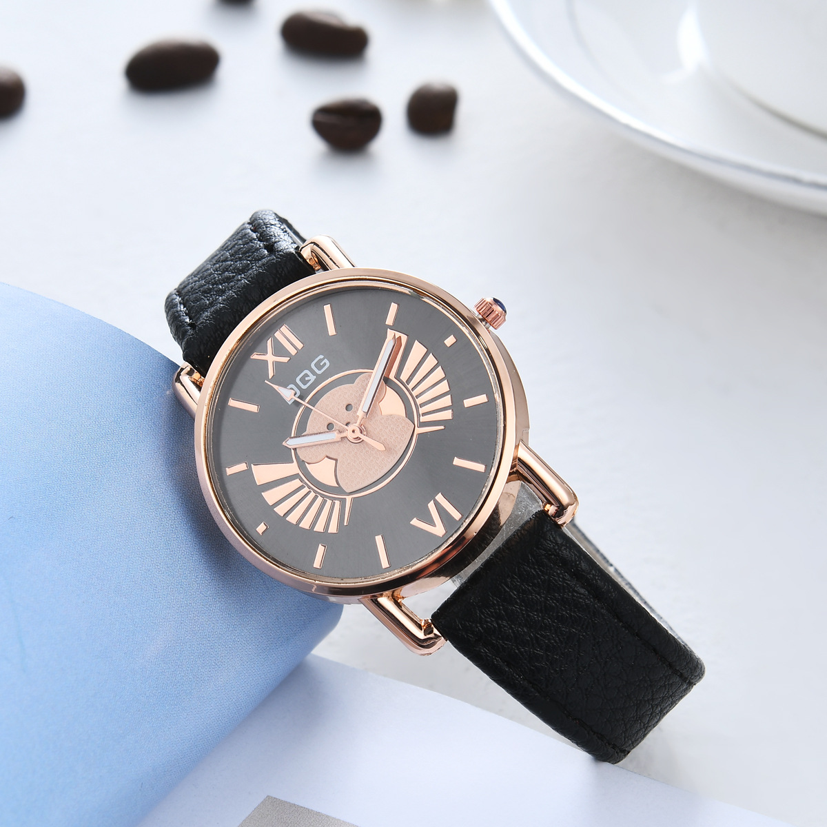 2021新款皮带卡通图案手表学生尼彩熊跨境款女表休闲彩色石英腕表