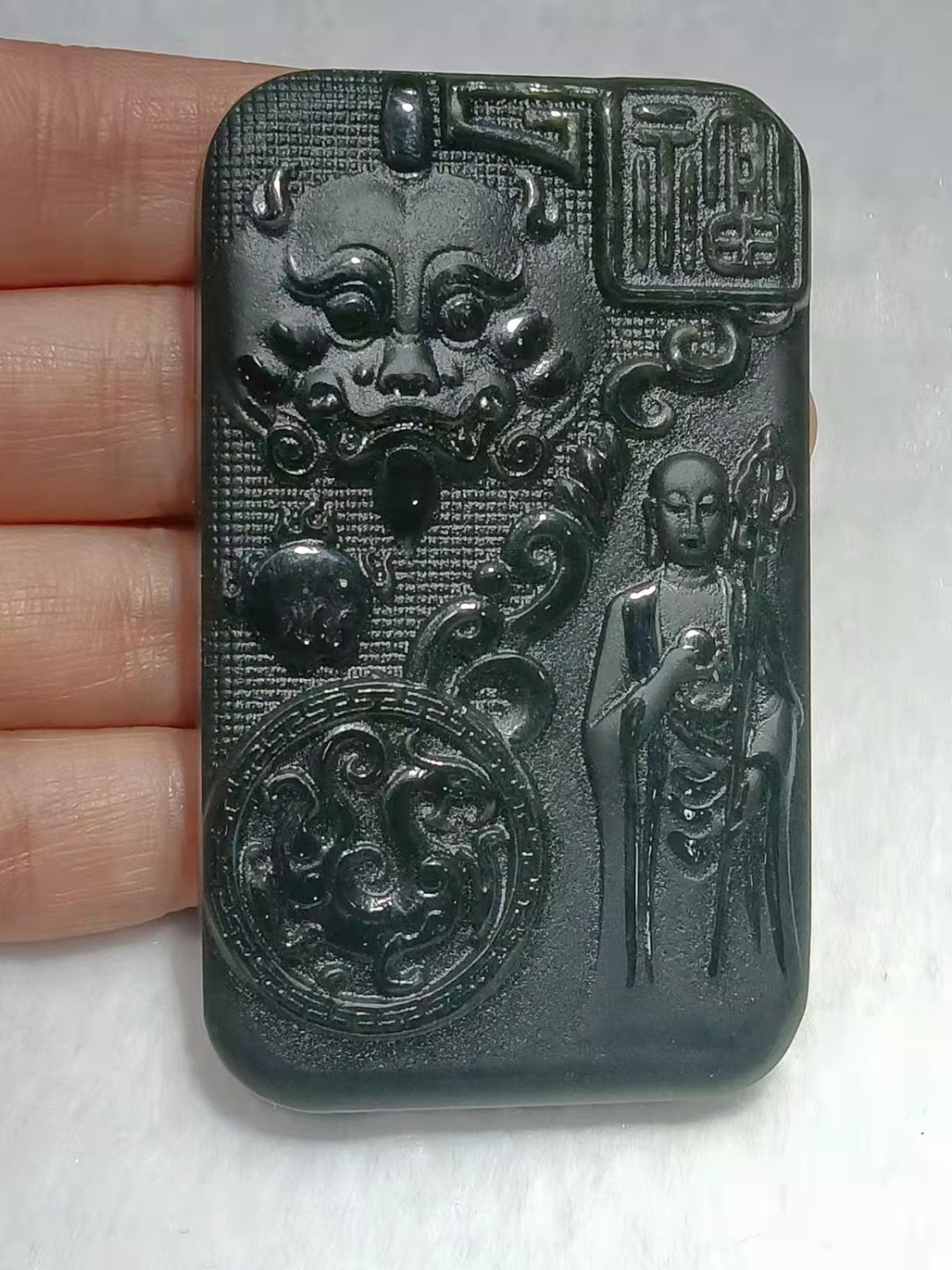 新疆和田玉青玉牌子电脑雕刻