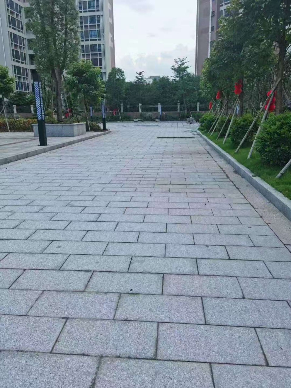 芝麻灰芝麻白芝麻黑石材火烧面荔枝面光面路沿石车挡石