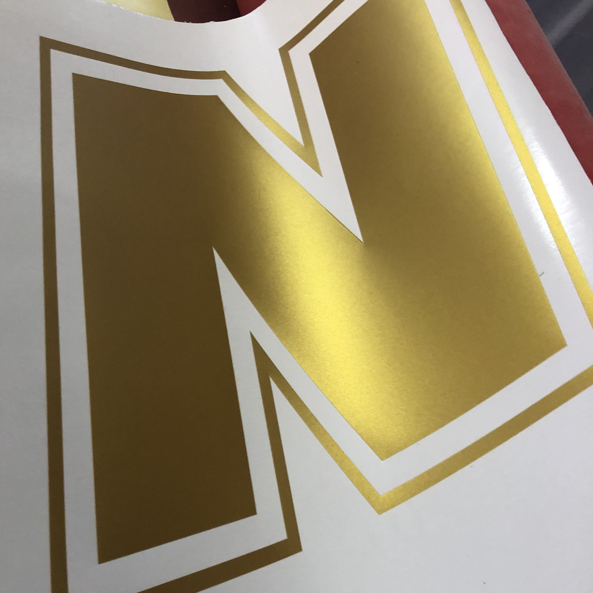 上海厂家直供拉丝金 拉丝银 即时贴刻字户外背胶海报异形雕刻kt板