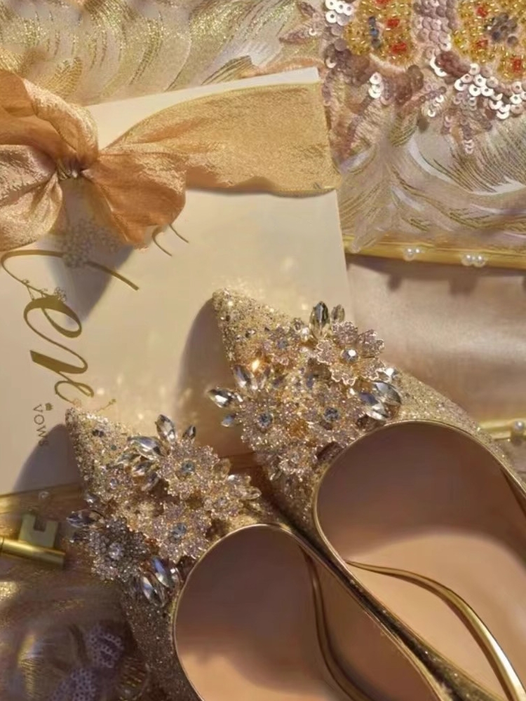 水钻高跟鞋细跟尖头新娘婚鞋秀禾婚纱两穿单鞋成人礼香槟色水晶鞋