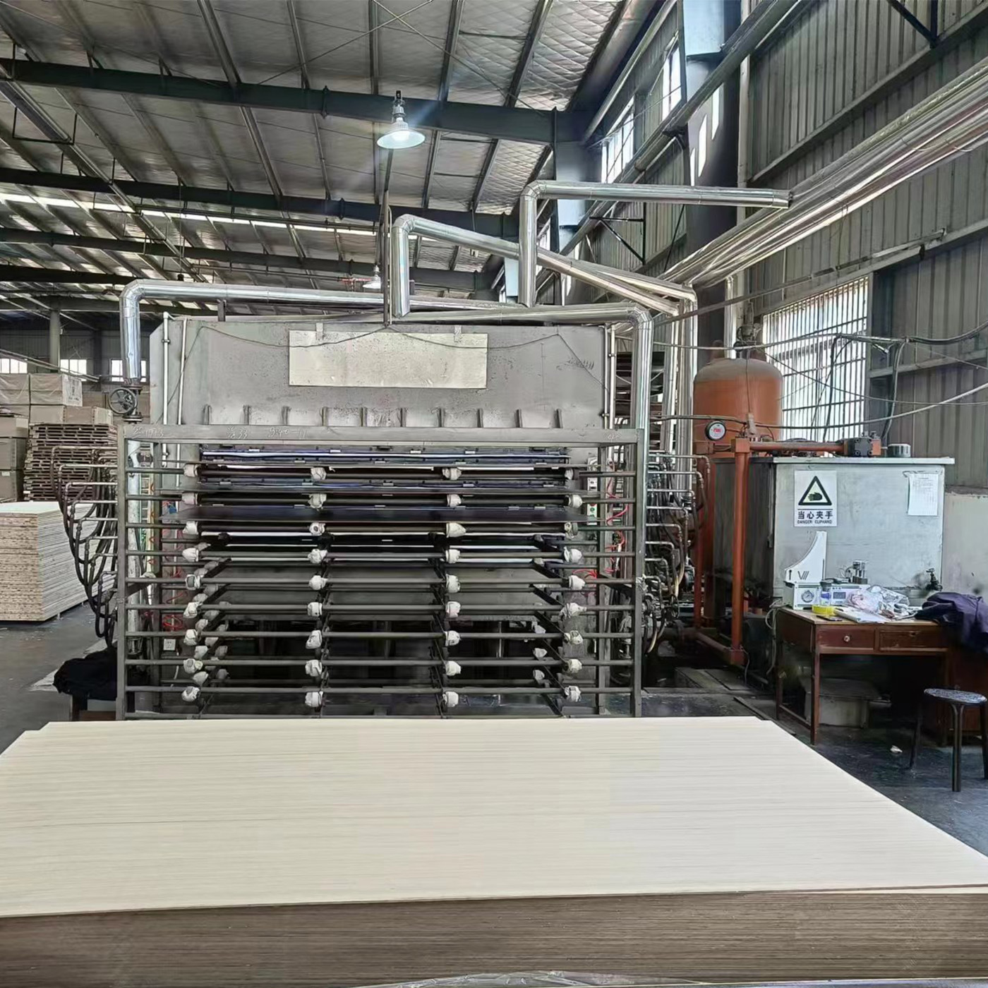 三聚氰胺贴面压机