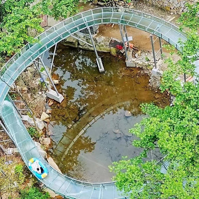 景区大型高空玻璃水滑道户外拓展网红桥七彩玻璃漂流无动力游乐项