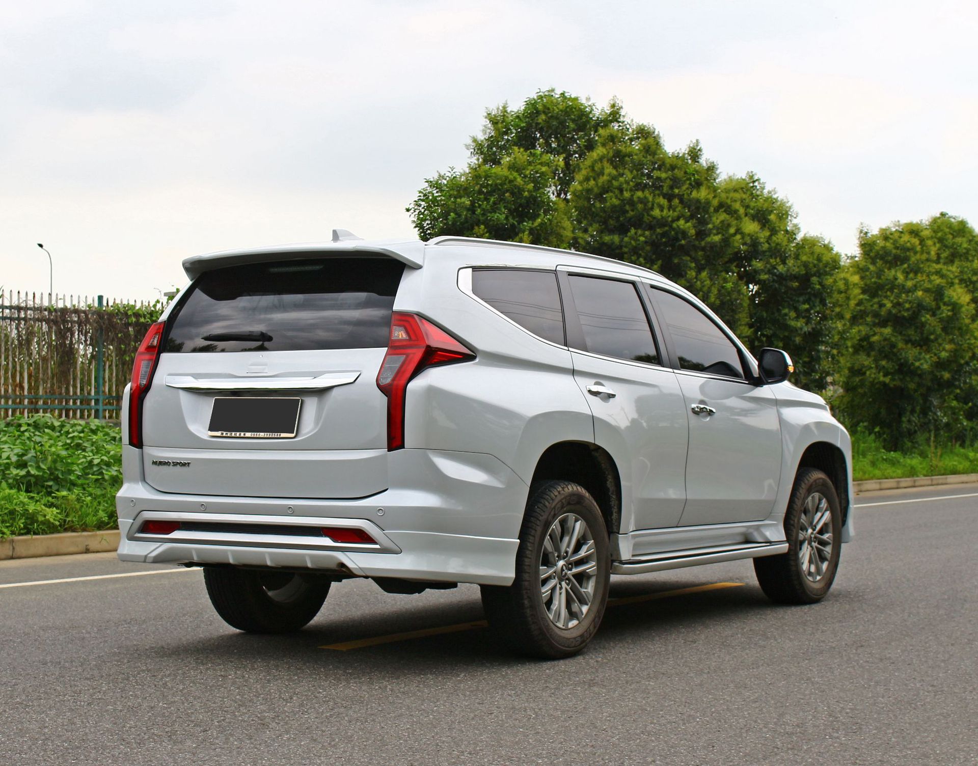 适用于16-20款三菱帕杰罗劲畅改装大包围运动套件尾翼后唇行李架