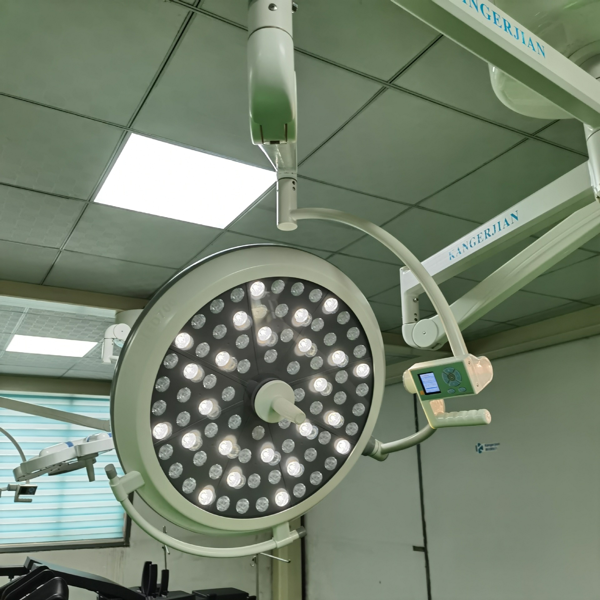 led手术无影灯 内置摄像系统手术室手术灯吊式立式双头无影灯