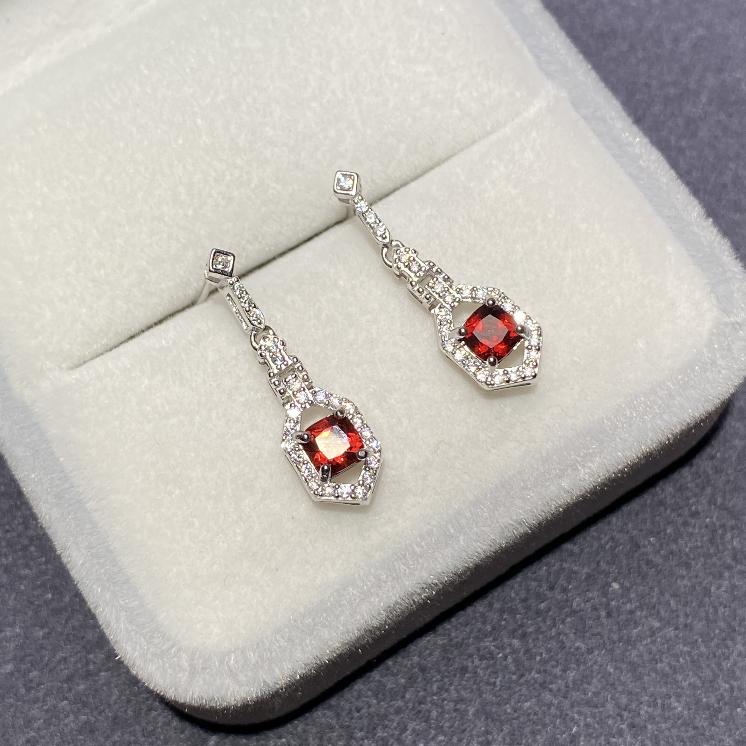 天然彩宝石榴石耳坠s925纯银镶嵌时尚设计造型耳钉小众耳饰-阿里巴巴