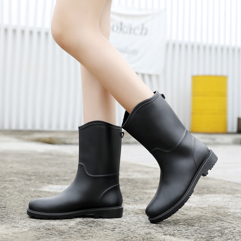 Fashion Middle Women‘s Rain Boots Waterproof Non-Slip Water Shoes Solid Color Rainproof Rubber Shoes Leisure All-Matching Comfortable Adult Rain Boots