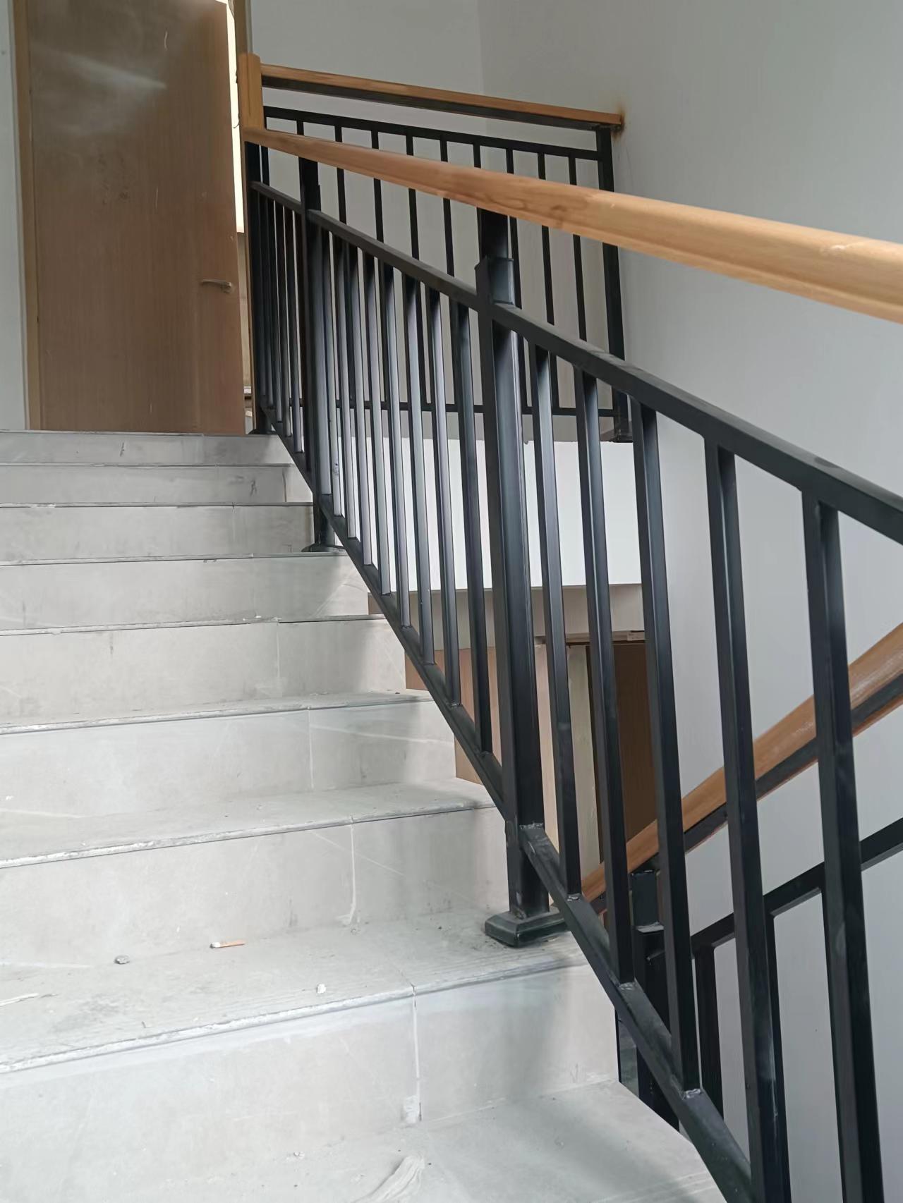 焊接铁艺 木质扶手 楼梯扶手批量生产   满足您的一切要求