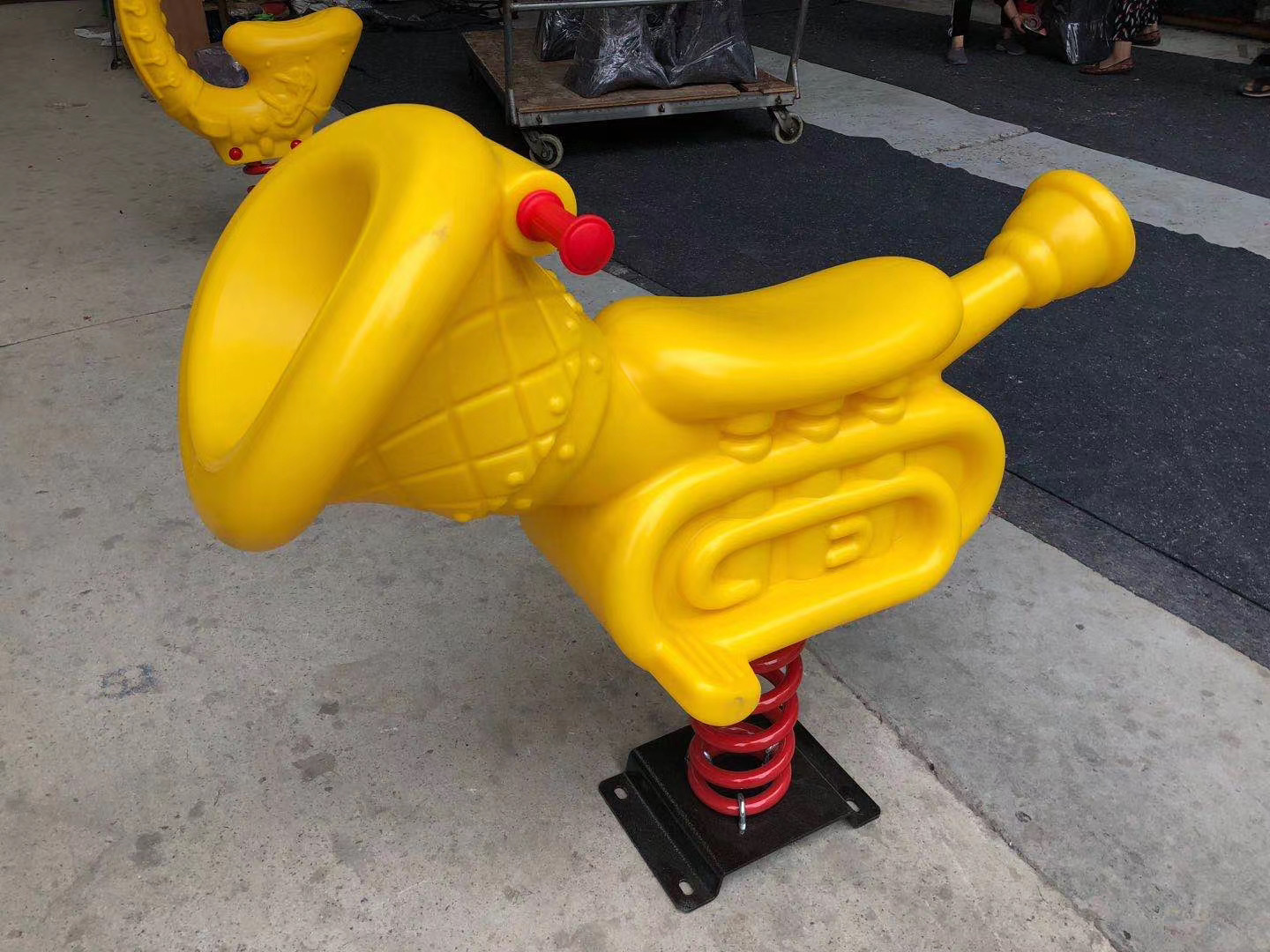 厂家批发幼儿园户外塑料弹簧摇马小区公园儿童摇摇乐娱乐玩具