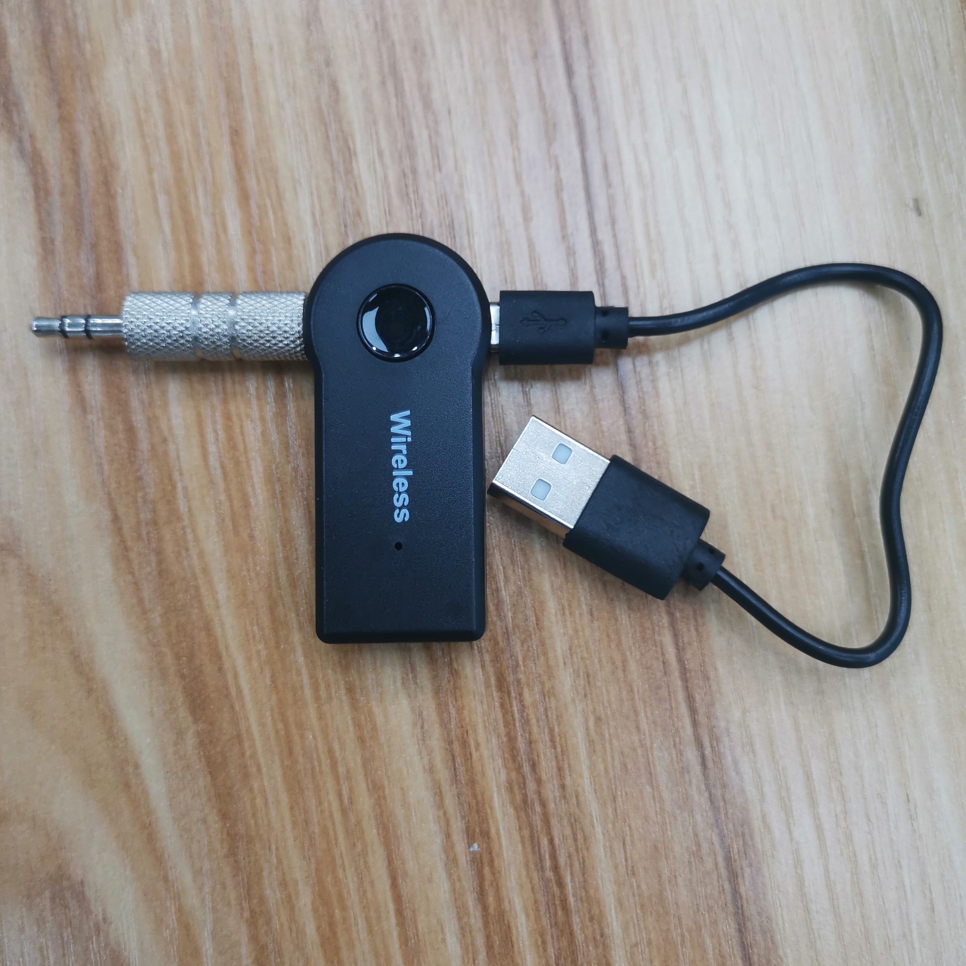 11g(蓝牙接收器 金属转接头)产品尺寸:5*2*1cm特色功能:支持连接耳机