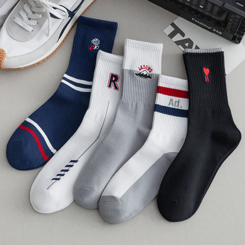 袜子男潮流个性中筒袜男生运动篮球袜男士字母长筒袜棉袜男袜诸暨