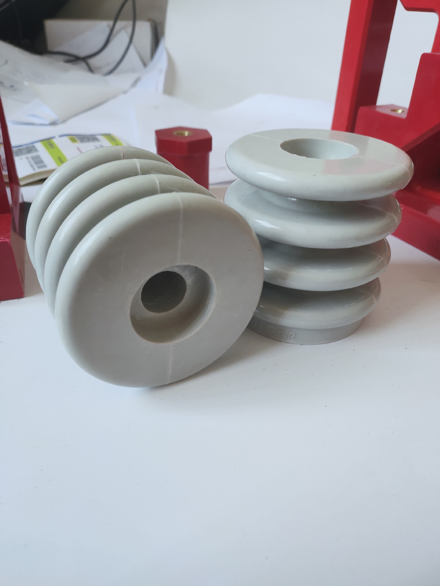 厂家直供 80*80波圈绝缘子 低压树脂绝缘柱 零地排新能源配件