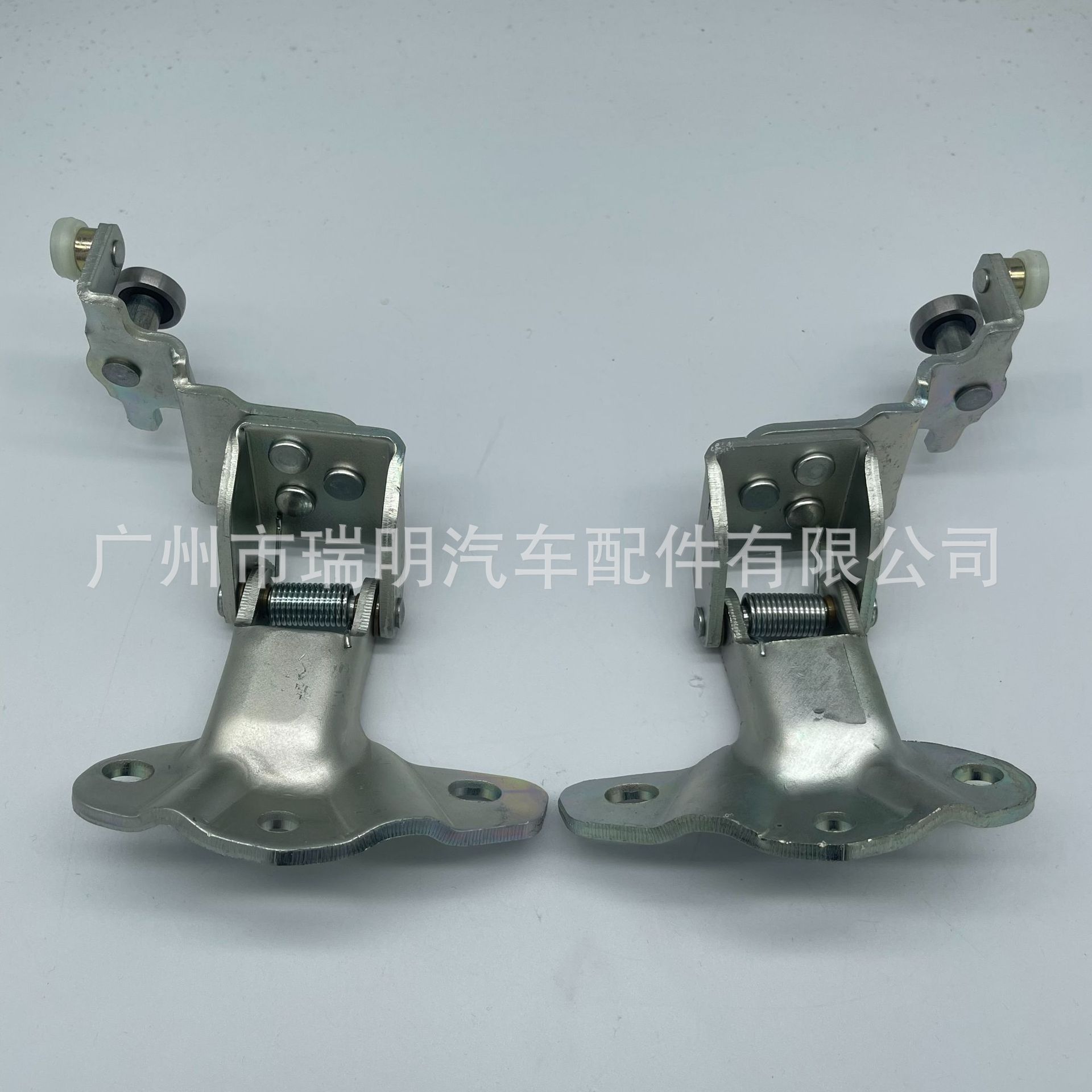 适用日产nv200中门滑轮中门轨道滑轮支架82411-jx00a 82410-jx00a