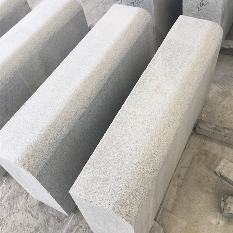 厂家定制芝麻白花岗岩路沿石平石机切面火烧面园林市政道路工程