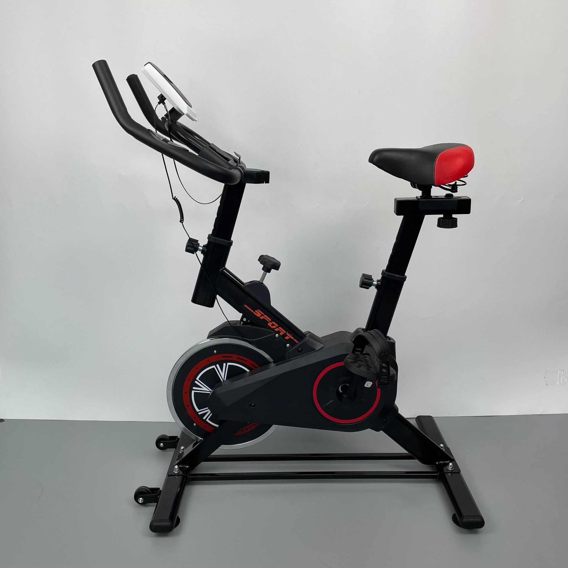 动感单车家用静音室内小型自行车运动健身器材专业健身车跨境批发