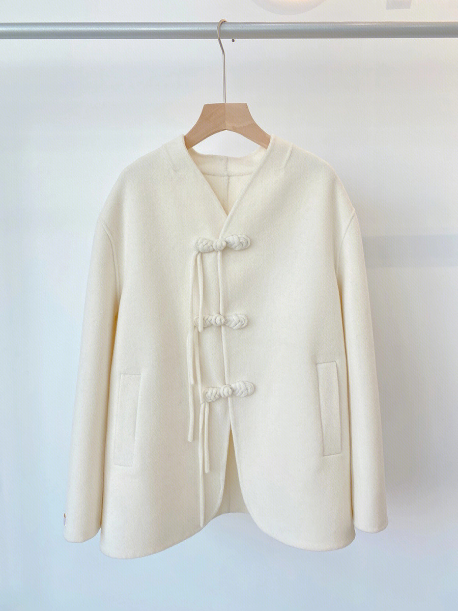 2022新款白色新中式盘扣羊毛呢外套女高级感小香风双