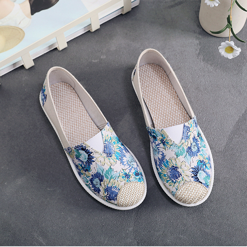 2023 Spring and Summer New Women's Shoes Old Beijing Cloth Shoes Pumps Middle-Aged and Elderly Casual Internet Celebrity Canvas Shoes Breathable Non-Slip Soft Bottom