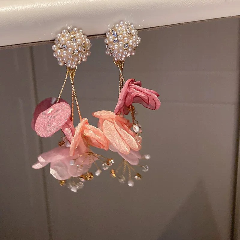 Silver Needle Fashion Elegant Bohemian Pearl Flower Tassel Earrings Unique Design Stud Earrings Online Influencer Earrings Women
