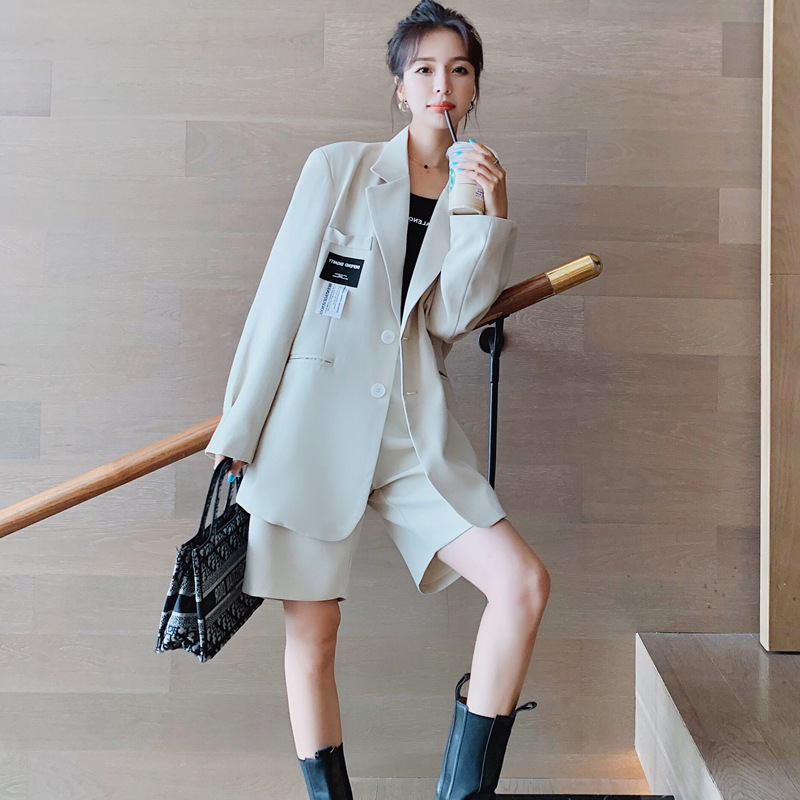 实拍2021新款网红炸街西装短裤套装女秋季时尚小个子减龄西服外套
