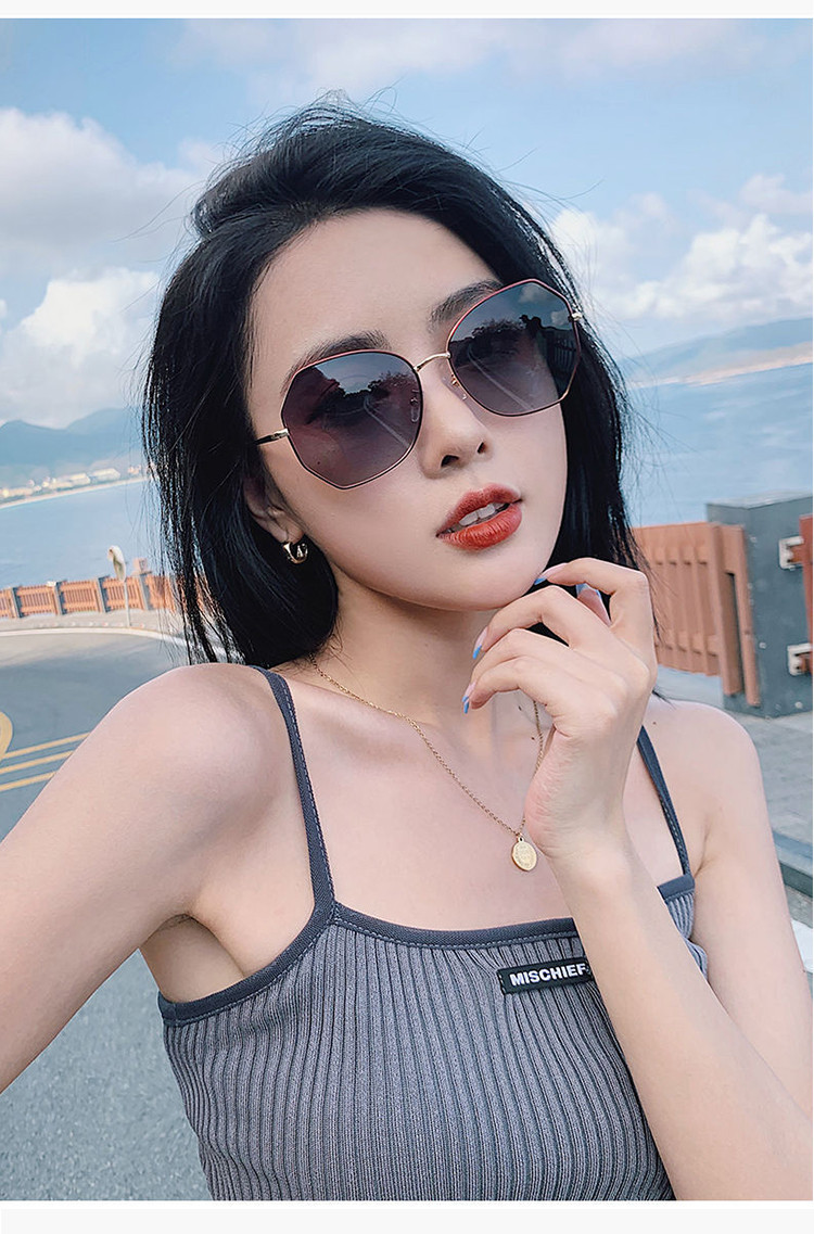 2021年新款女士时尚太阳镜多边形防紫外线 偏光墨镜潮女网红显瘦