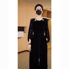 感时尚拼接植绒黑色连衣裙2023秋季新款法式洋气收腰显瘦长裙