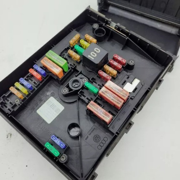 跨境适用电气保险丝盒/继电器盒适合高尔夫 mk5 tiguan1k0937125d