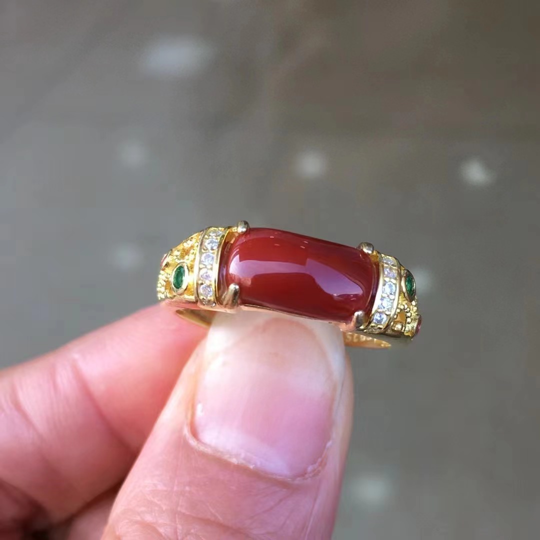 天然瓦西南红新款马鞍戒指配饰 满肉牛血红无杂裂 s925银镶嵌活口