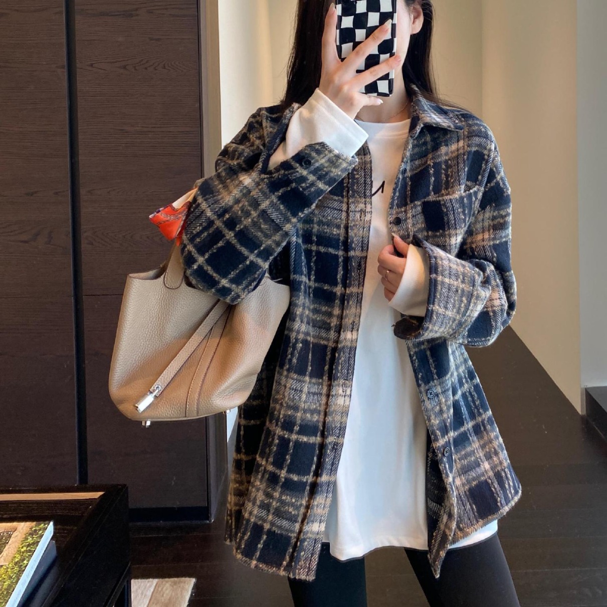 轻松get街头慵懒范 单穿叠穿格纹衬衫宽松外套女秋冬新款2023年新