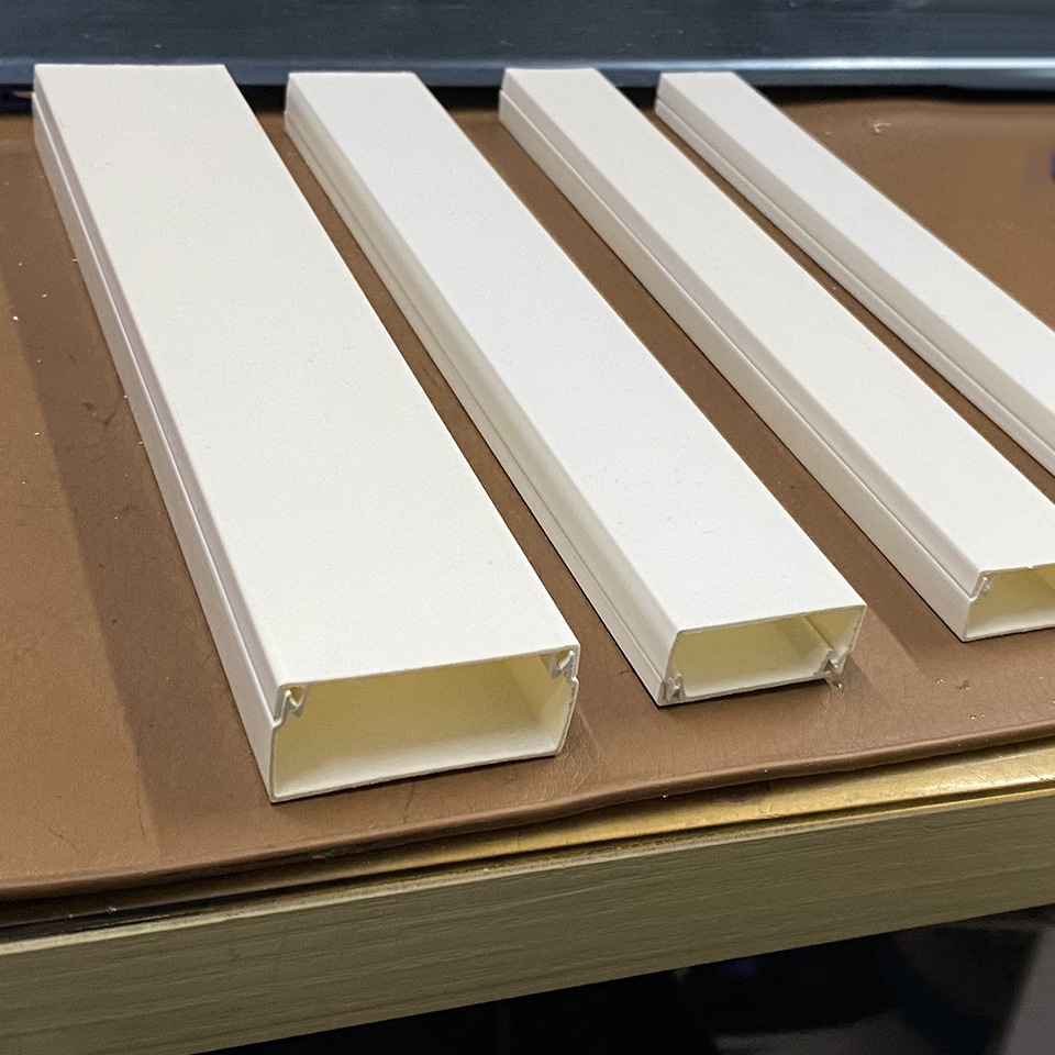 pvc明装线槽广东型100*40平面型电线电缆保护套管厂家批发规格齐