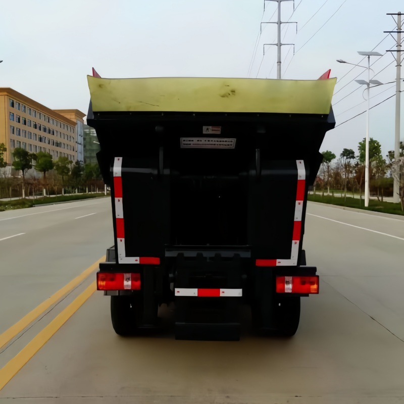垃圾清运车,是装载运输自卸污水,污泥,淤泥,泥巴,泥浆,垃圾的新型专用