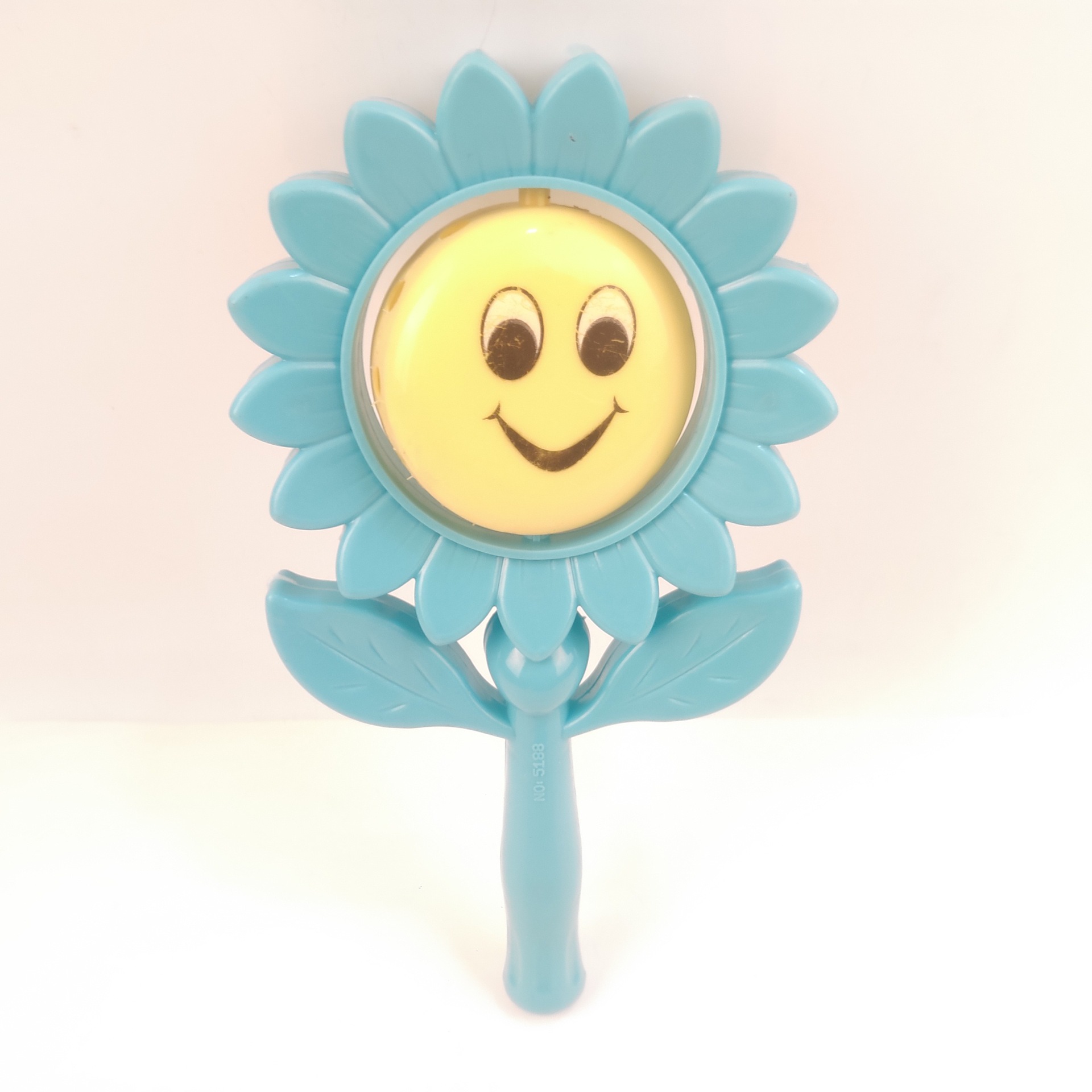 儿童玩具手摇铃 塑料玩具多色卡通玩具 2元玩具 2元店货源