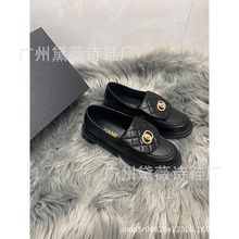 小香风新款羊纹复古鞋女金属扣菱格翻边乐福鞋休闲平底圆头小皮鞋