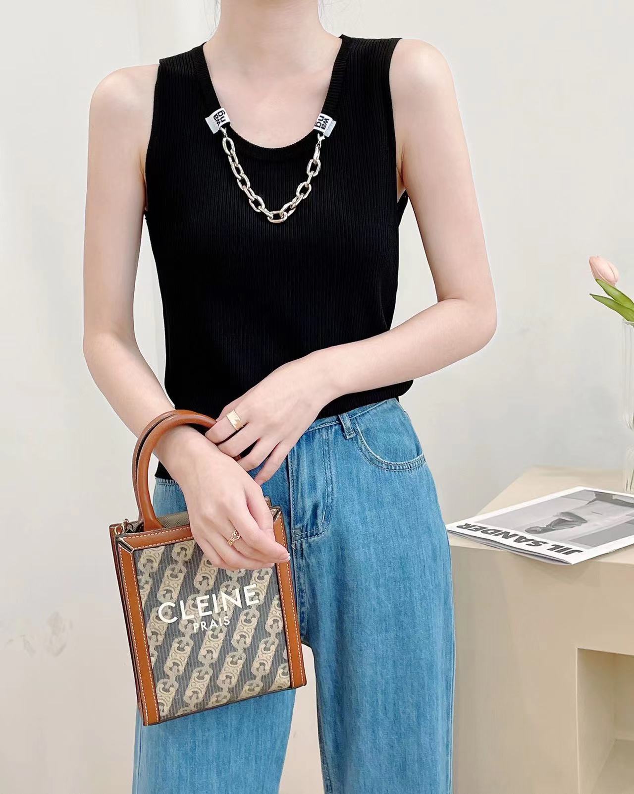 宽肩背心吊带衫图片