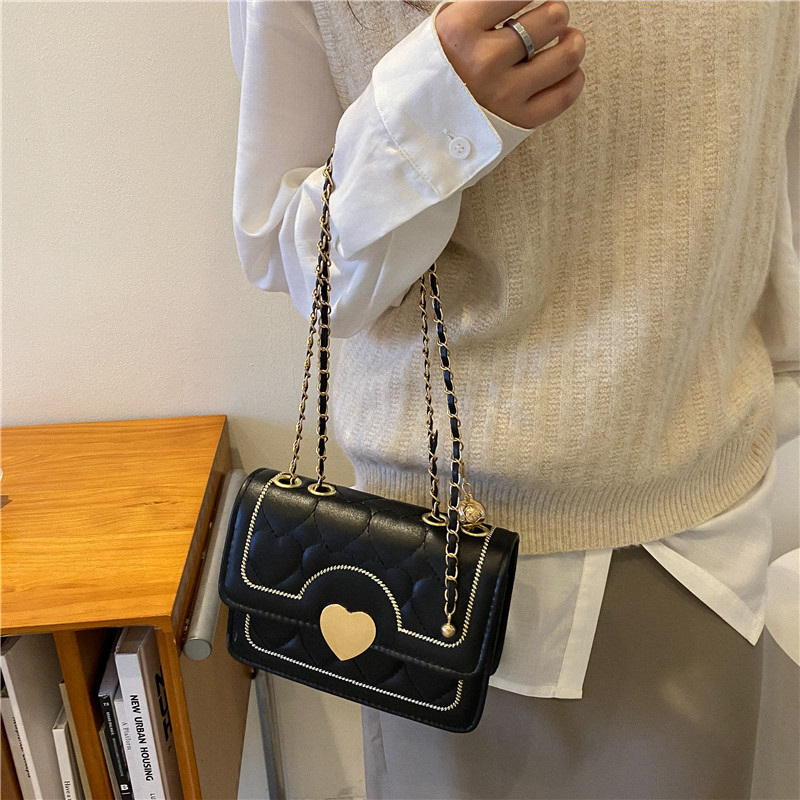 Fashion Peach Heart Bag Female Bag 2022 Popular Peach Heart Buckle Embroidery Line Small Square Bag Leisure Chain Shoulder Messenger Bag