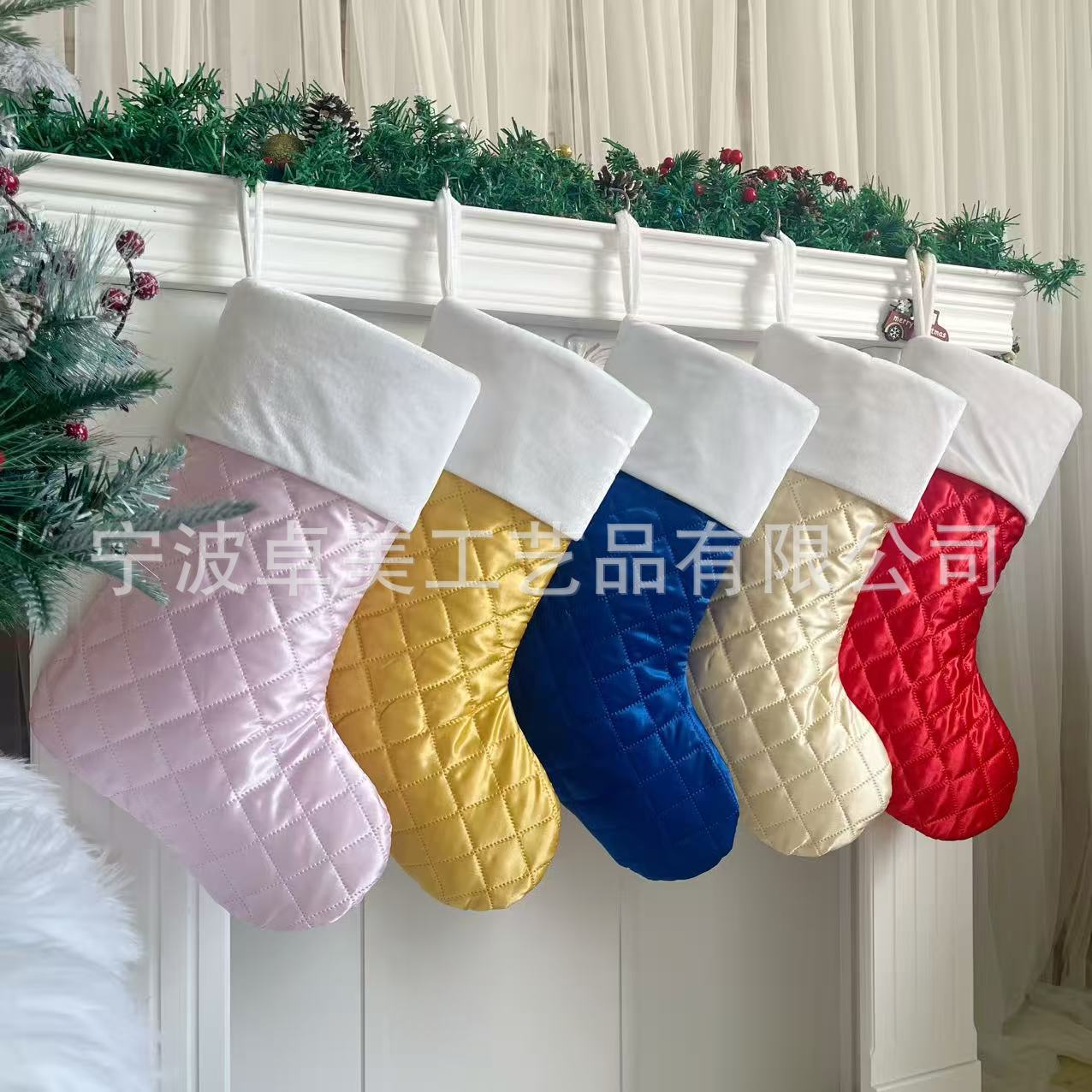 【卓美】跨境新品圣诞袜白边亮面格纹装饰袜20英寸纯彩糖果礼品袋