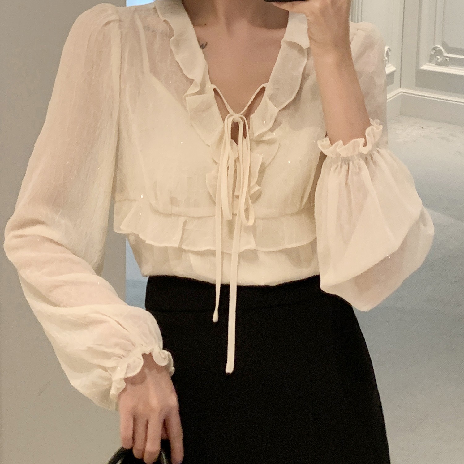 潮韩版荷叶边v领雪纺衬衫法式复古设计感绑带短款灯笼袖上衣女