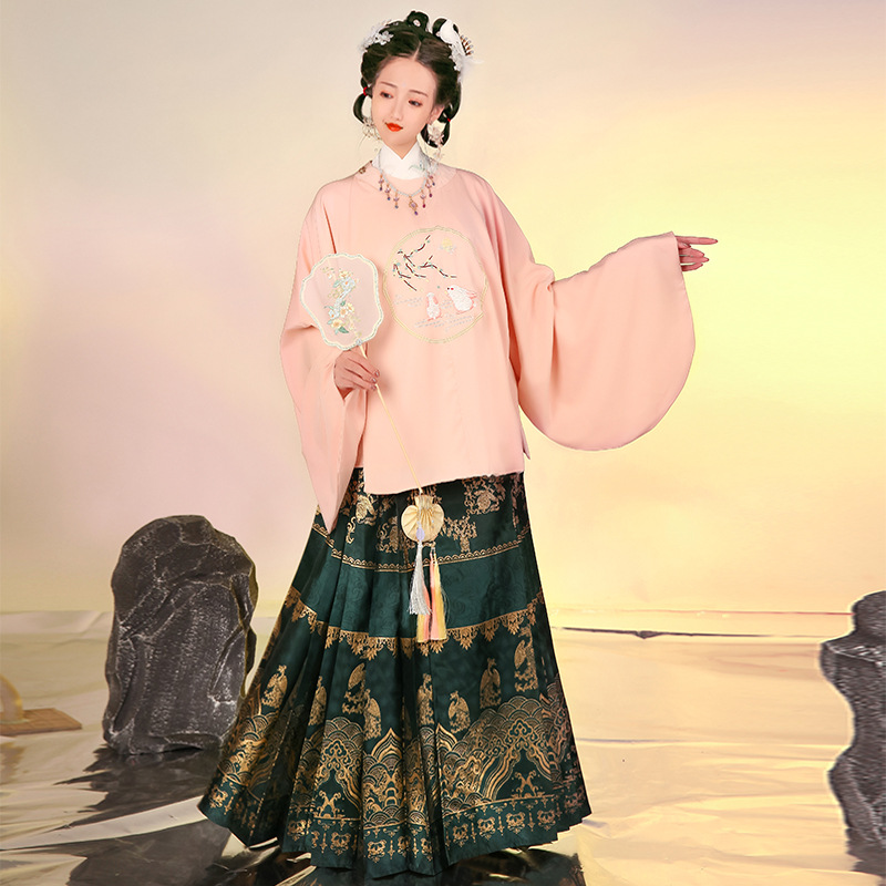 桂月兔原创明制汉服女中国风袄裙圆领袍补服妆花马面裙日常春秋款