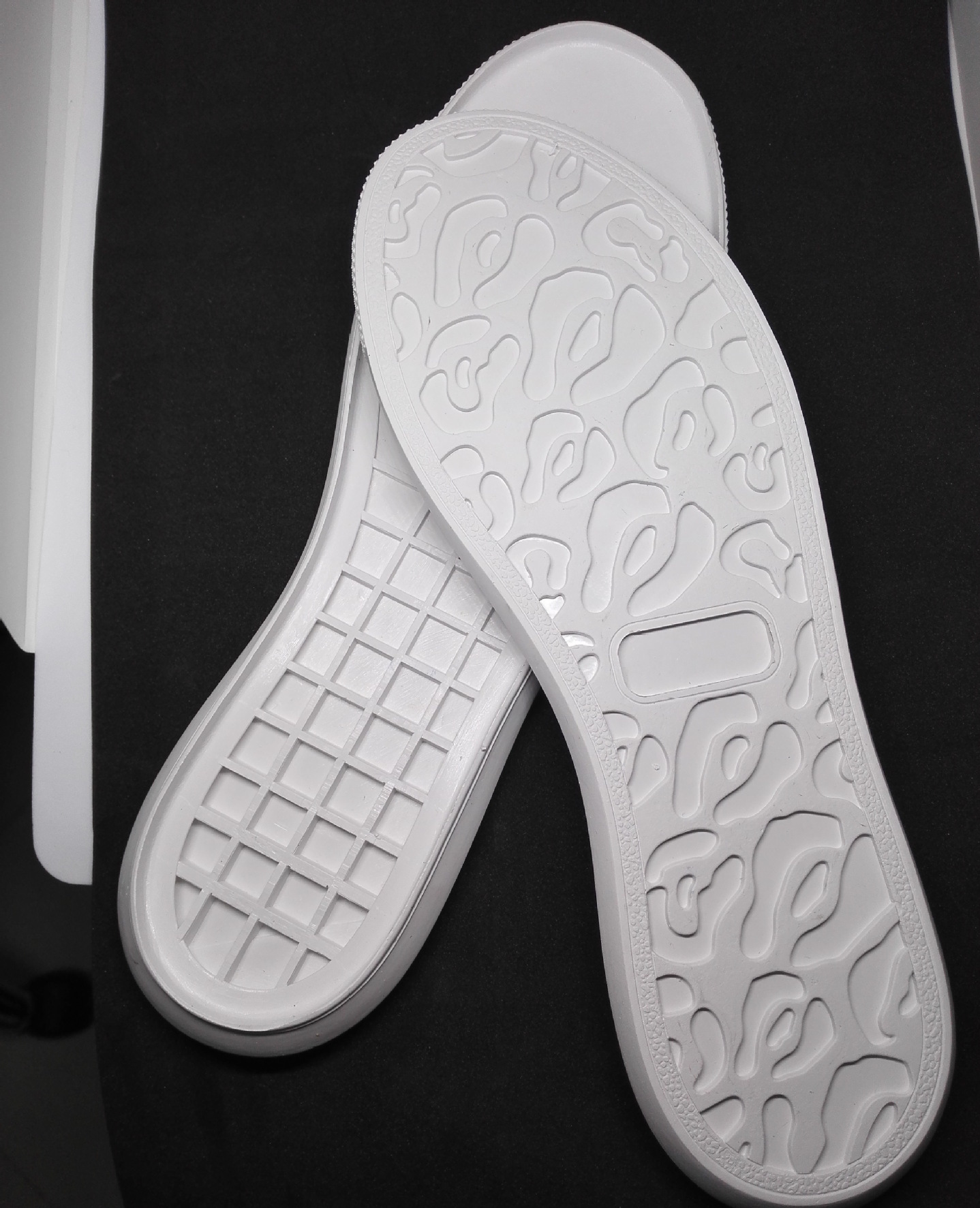 东莞鞋材休闲橡胶女士鞋底小白鞋大底松糕板鞋底防滑耐磨