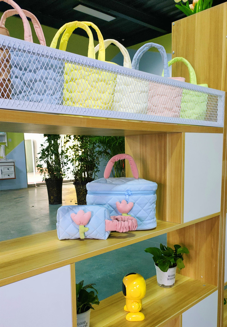 New Corduroy Large Capacity Ins Cute Flowers Cosmetic Bag Women's Portable Toiletry Bag Makeup Handbag
