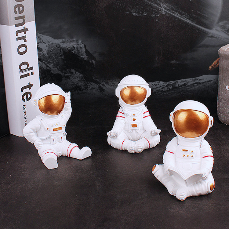 Cartoon Astronaut Mobile Phone Holder Creative Ins Table Decoration Lazy Phone Bracket Resin Crafts