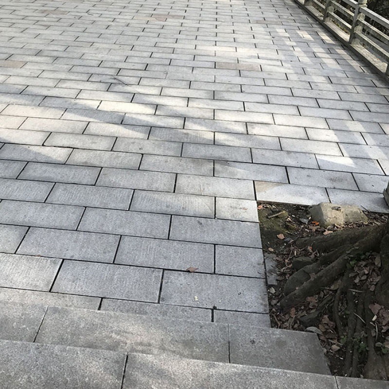 花岗岩芝麻白广场砖大理石庭院地砖芝麻灰火烧板户外天然路沿侧石