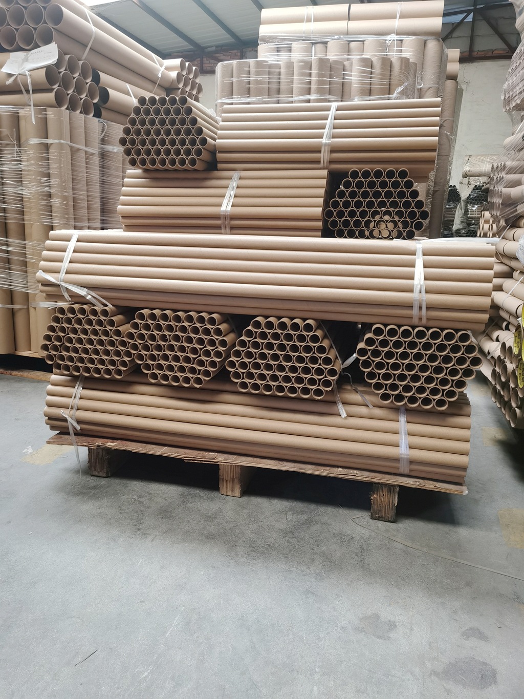 厂家优质圆形牛皮纸管包装纸筒厚壁抛光纸筒耐磨抗压纸管工厂现货