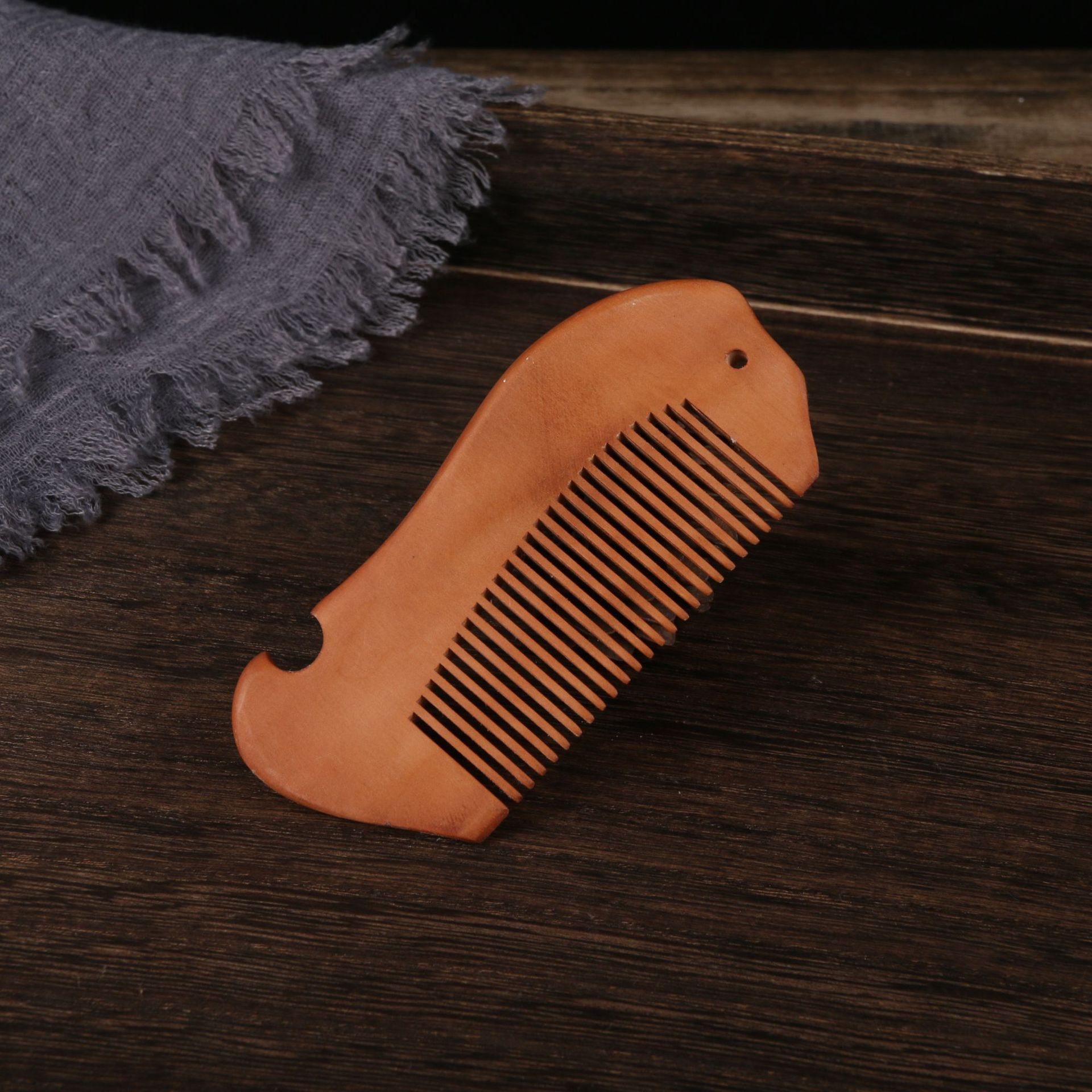 鱼形桃木梳 男女家用不静电桃木按摩梳 手工打磨篦子 印logo刻字