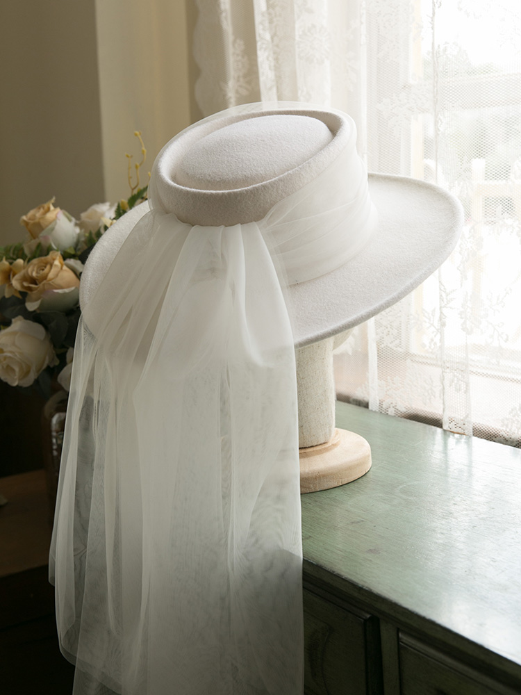 法式白色礼帽头纱 复古羊毛呢优雅白色平顶礼帽 旅拍轻婚纱配饰