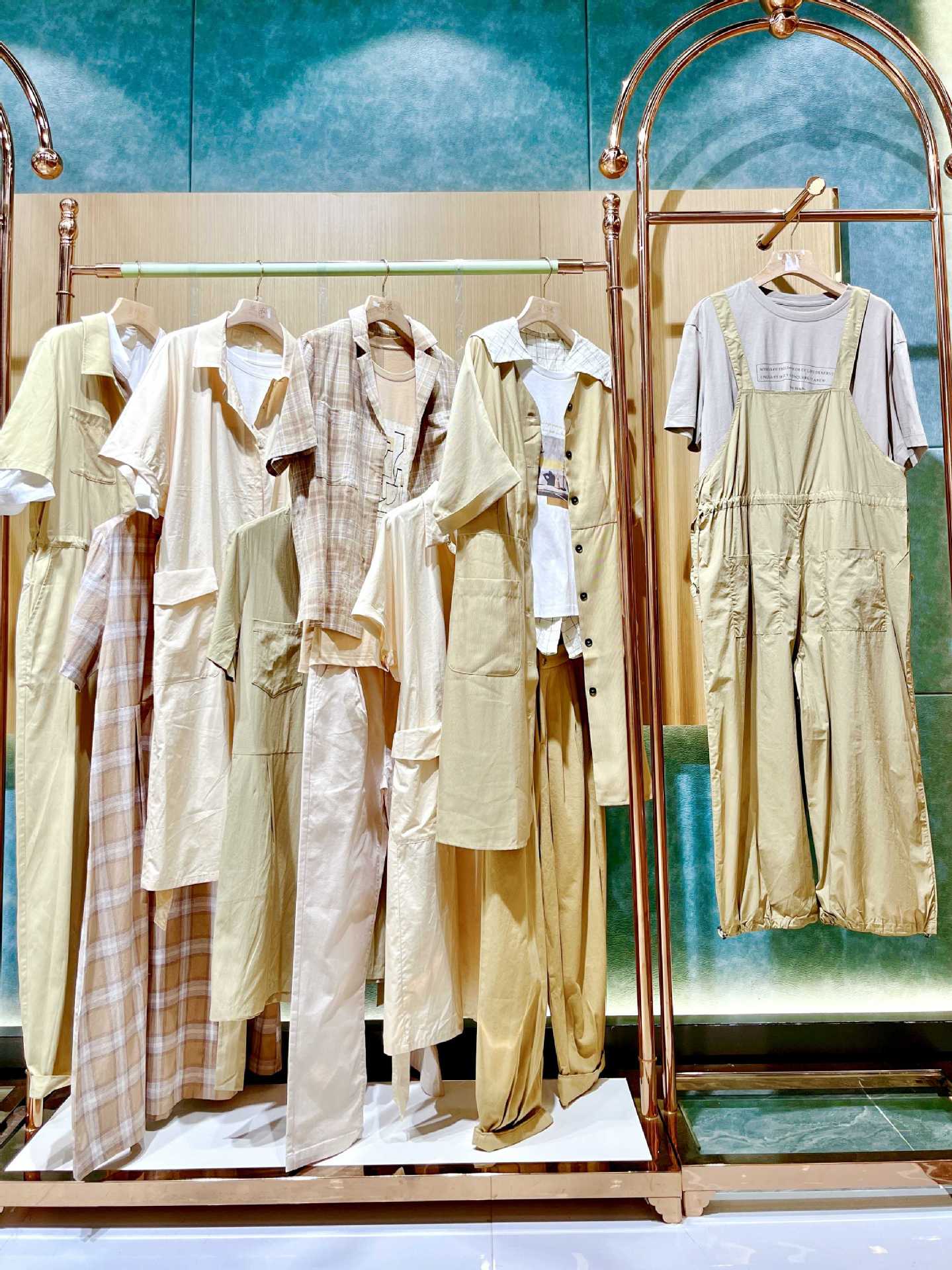 艾娃22夏专柜撤柜品牌女装折扣尾货批发实体电商直播一手货源供应