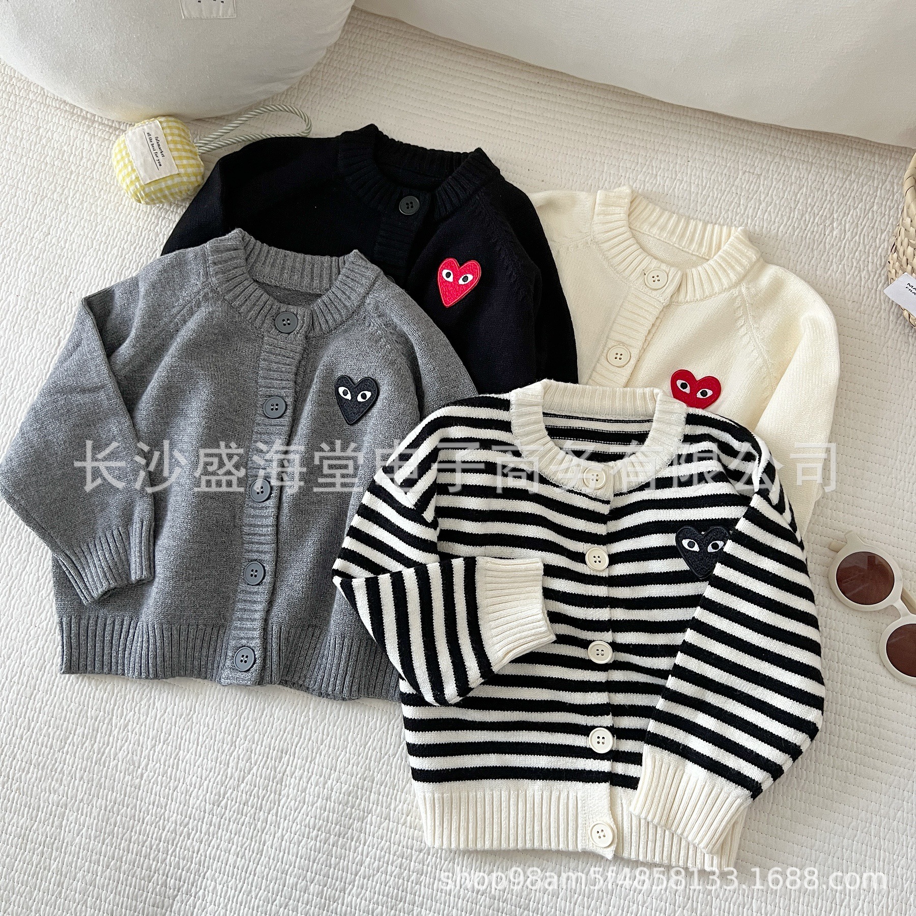 新款韩版婴儿衣服秋款超洋气可爱针织开衫宝宝爱心毛衣儿童外套