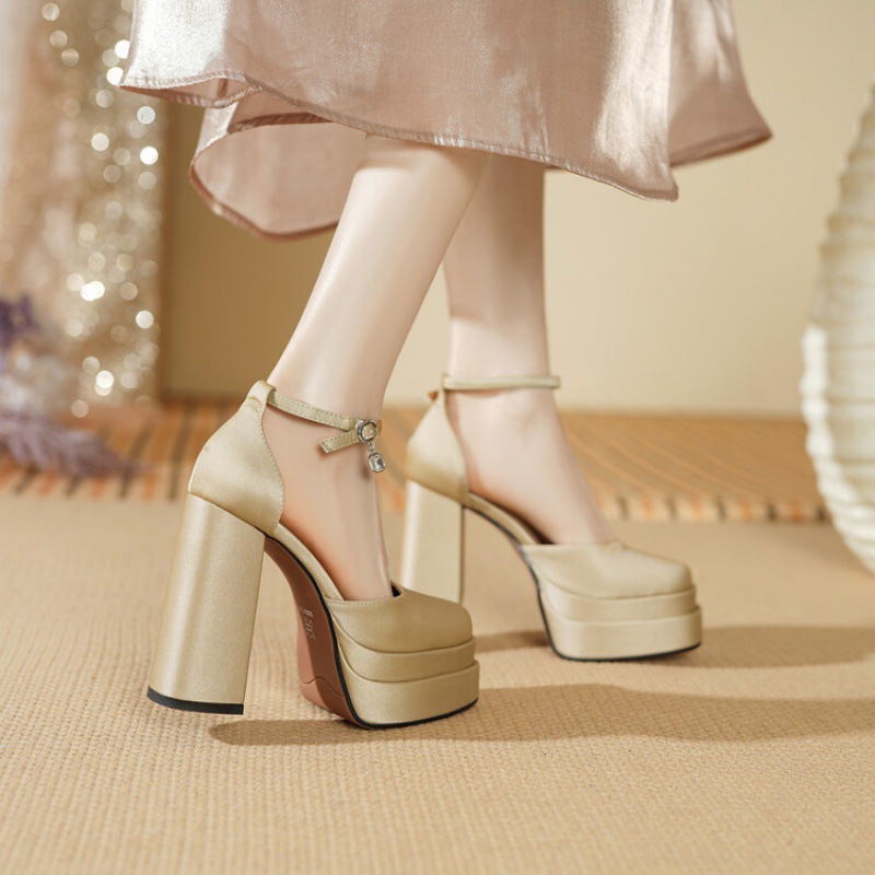 轻奢小众跨境法式复古2024春夏新款女鞋时尚凉鞋3278