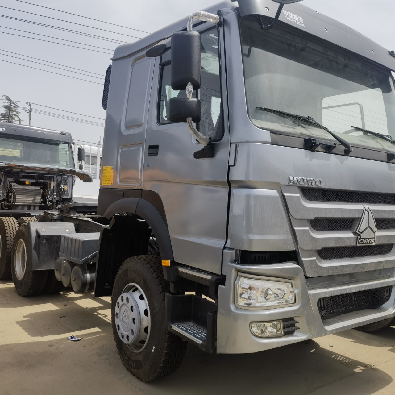 全新豪沃牵引车头6*4重型卡车拖拉机拖车头及配件出口随车吊翻新
